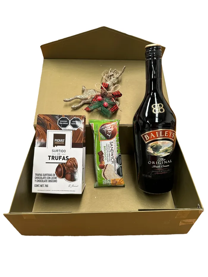 Presentación final de canastas navideñas económicas antes del envío